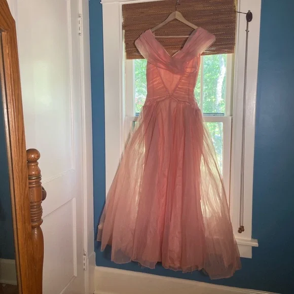 Late 1950s vintage pink chiffon floor length gown - Picture 3 of 8
